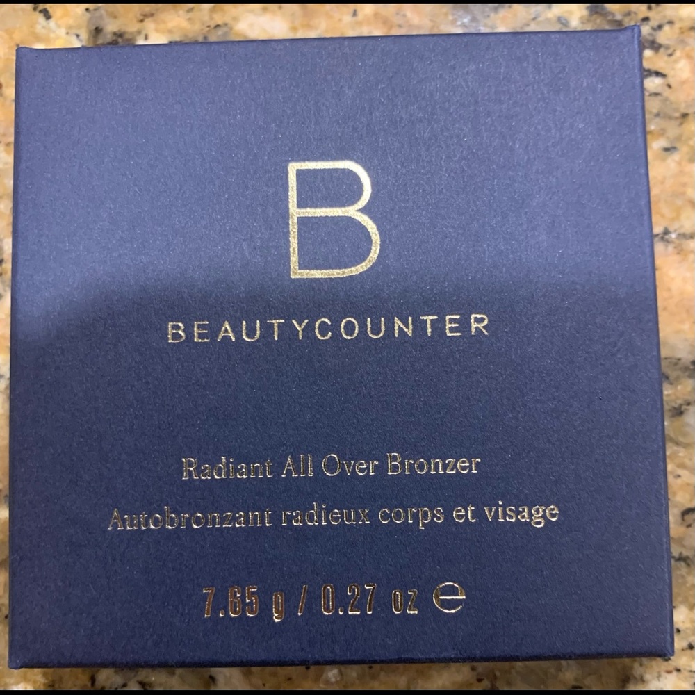 BeautyCounter radiant all over bronzer makeup.